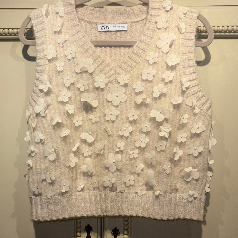 Zara White Floral V-Neck Sweater Vest